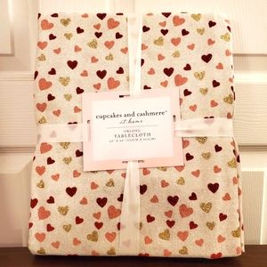Cupcakes and Cashmere Valentine's Day Theme Tablecloth BNWT